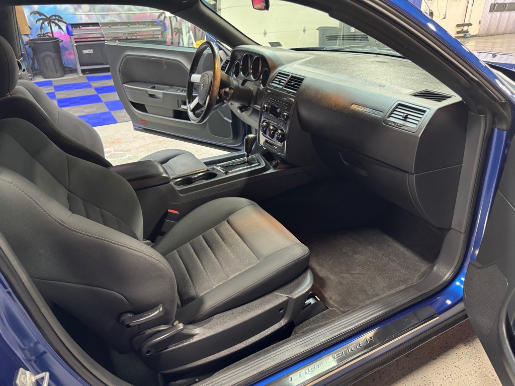 2010 Dodge Challenger Image 13