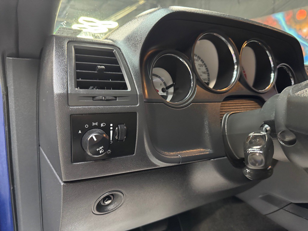 2010 Dodge Challenger Image 23