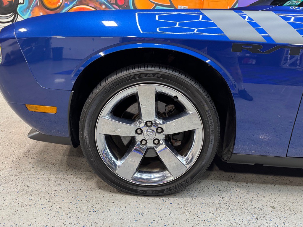 2010 Dodge Challenger Image 24