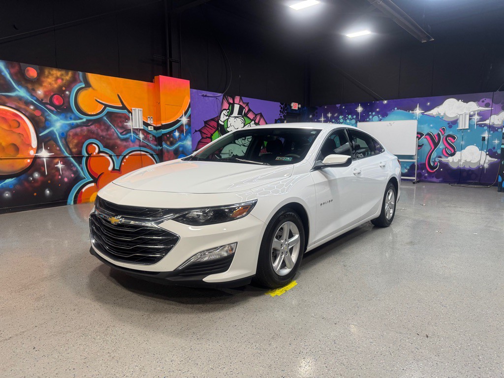 2022 Chevrolet Malibu Image 1