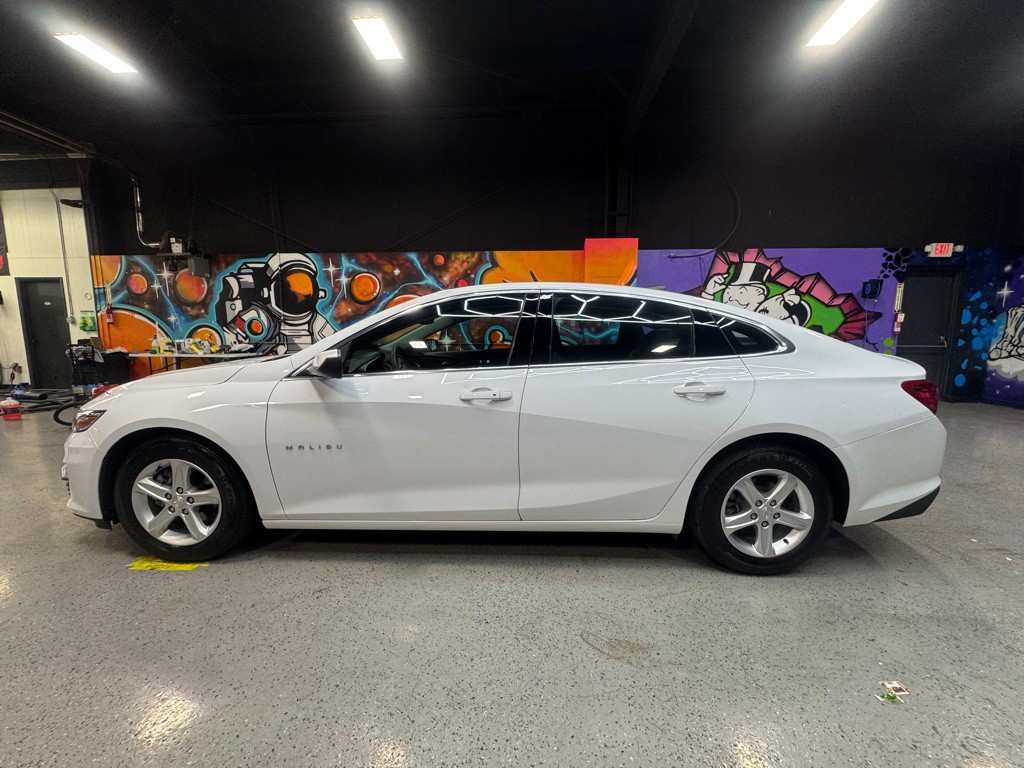 2022 Chevrolet Malibu Image 2