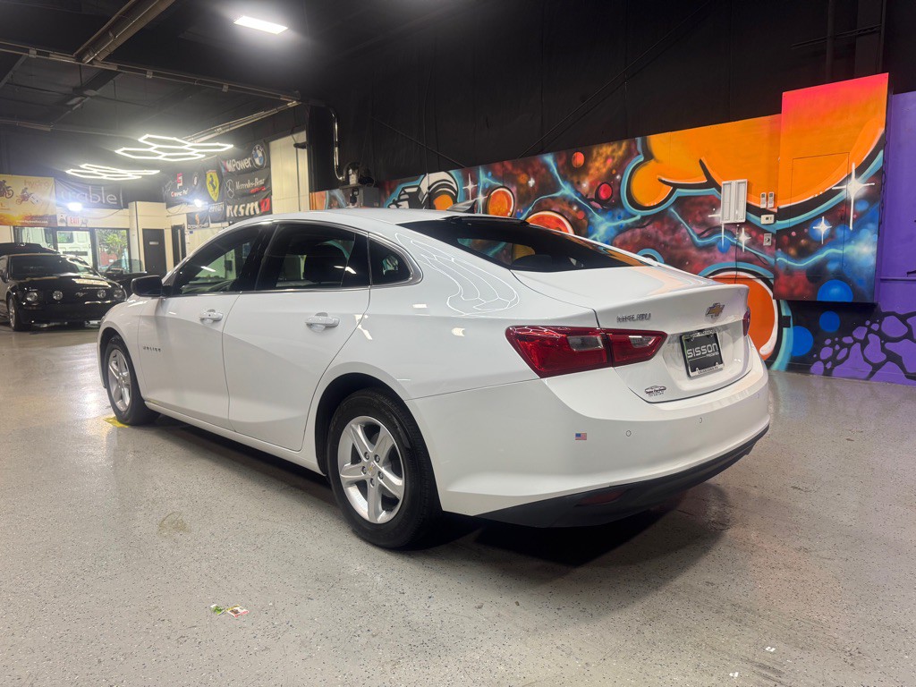 2022 Chevrolet Malibu Image 3