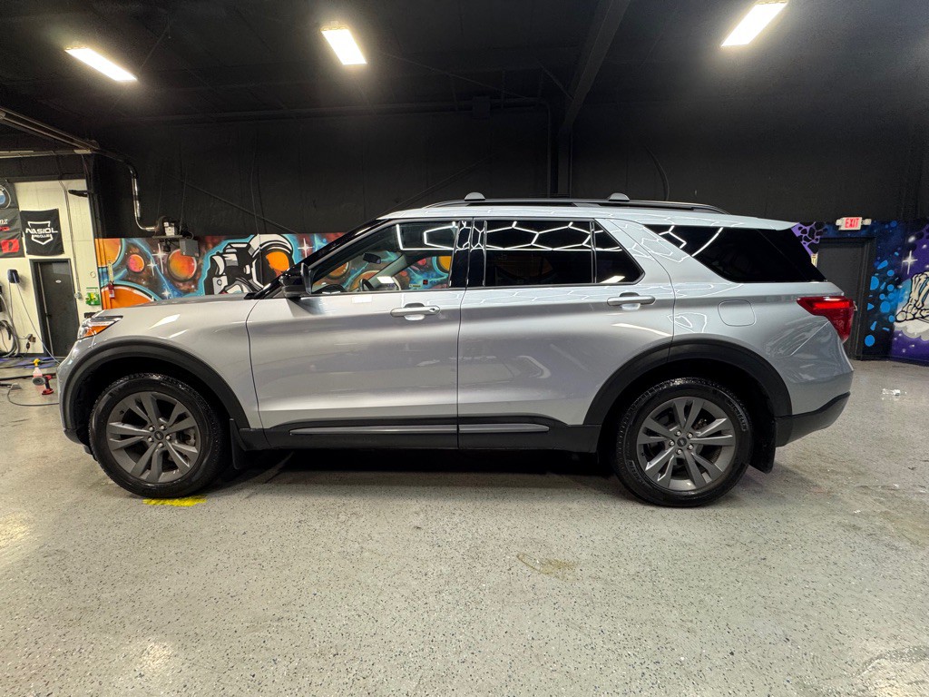 2023 Ford Explorer Image 2