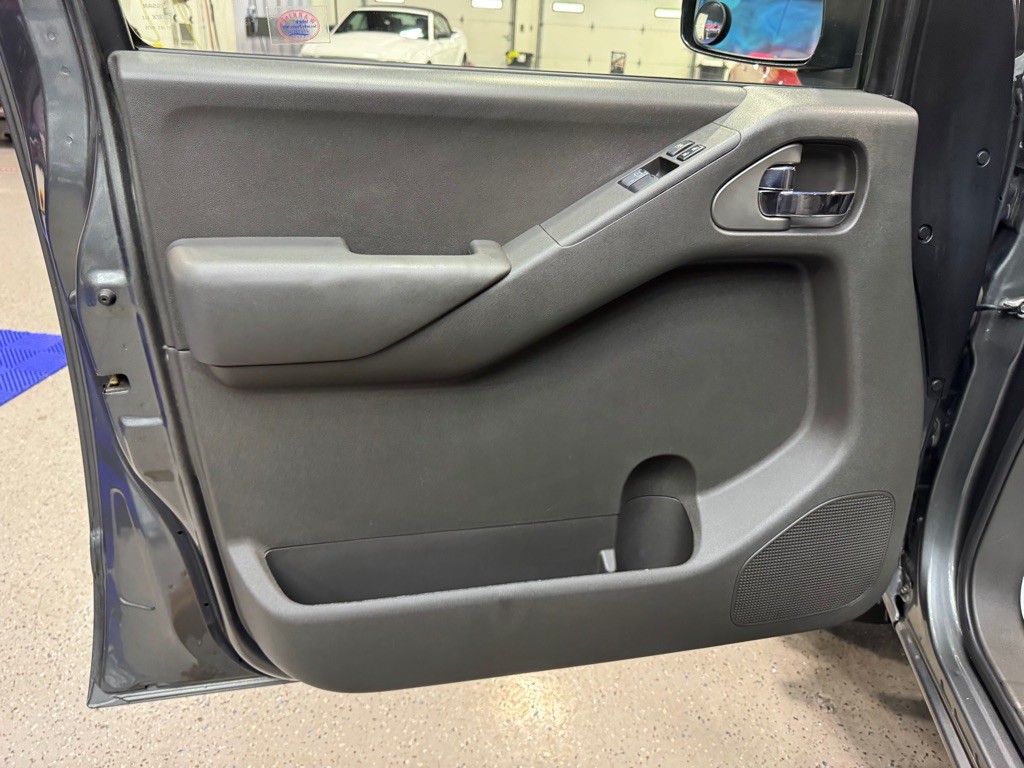 2009 Nissan Frontier Image 12