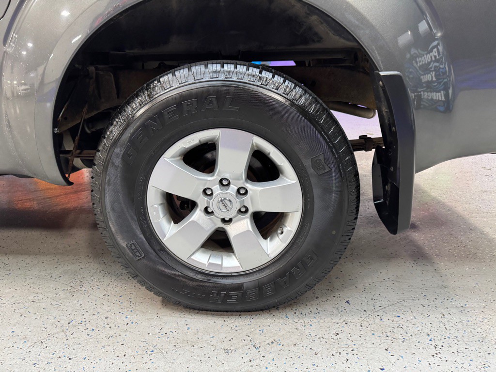2009 Nissan Frontier Image 22