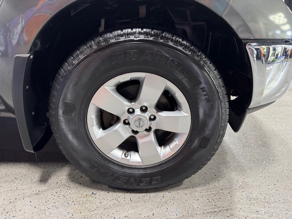2009 Nissan Frontier Image 24