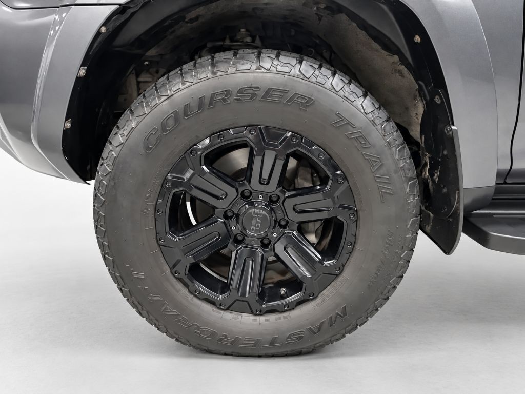 2019 Toyota 4Runner Image 24