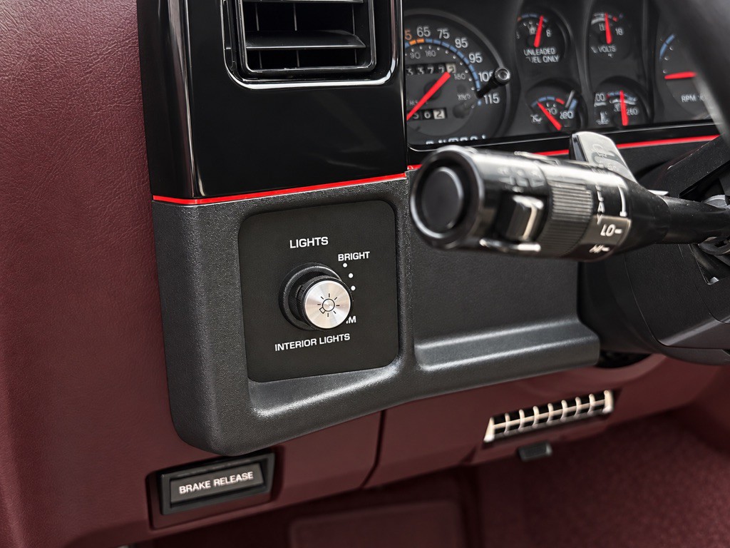 1988 Chevrolet Monte Carlo Image 11