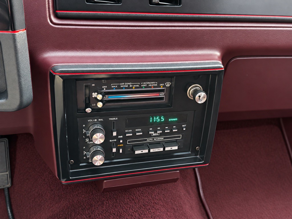 1988 Chevrolet Monte Carlo Image 12