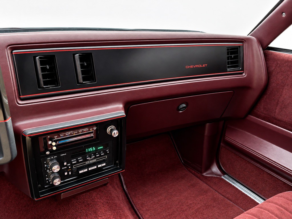 1988 Chevrolet Monte Carlo Image 17