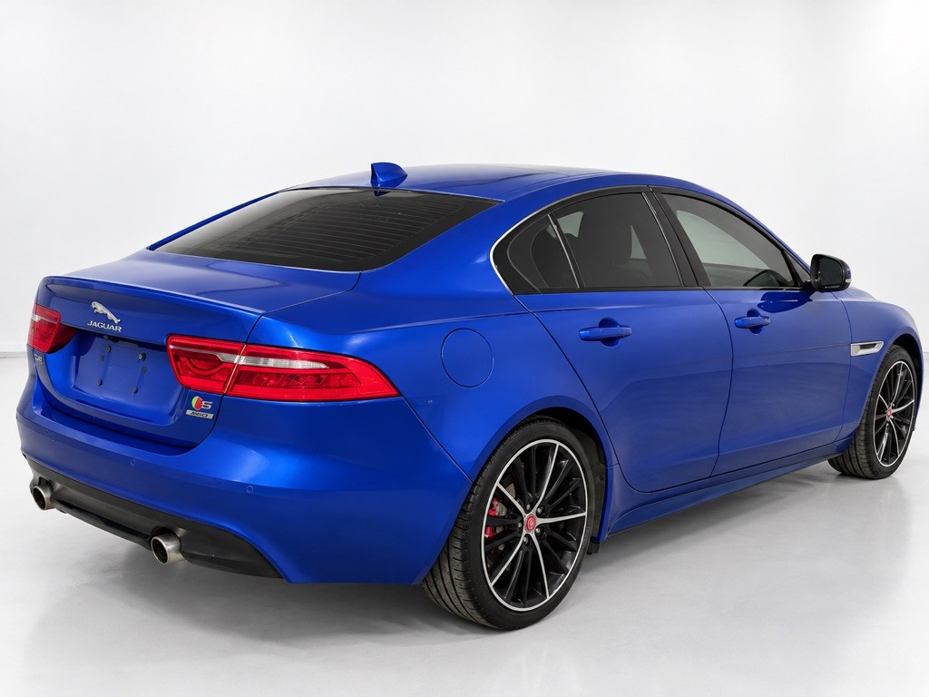 2018 Jaguar XE Image 4