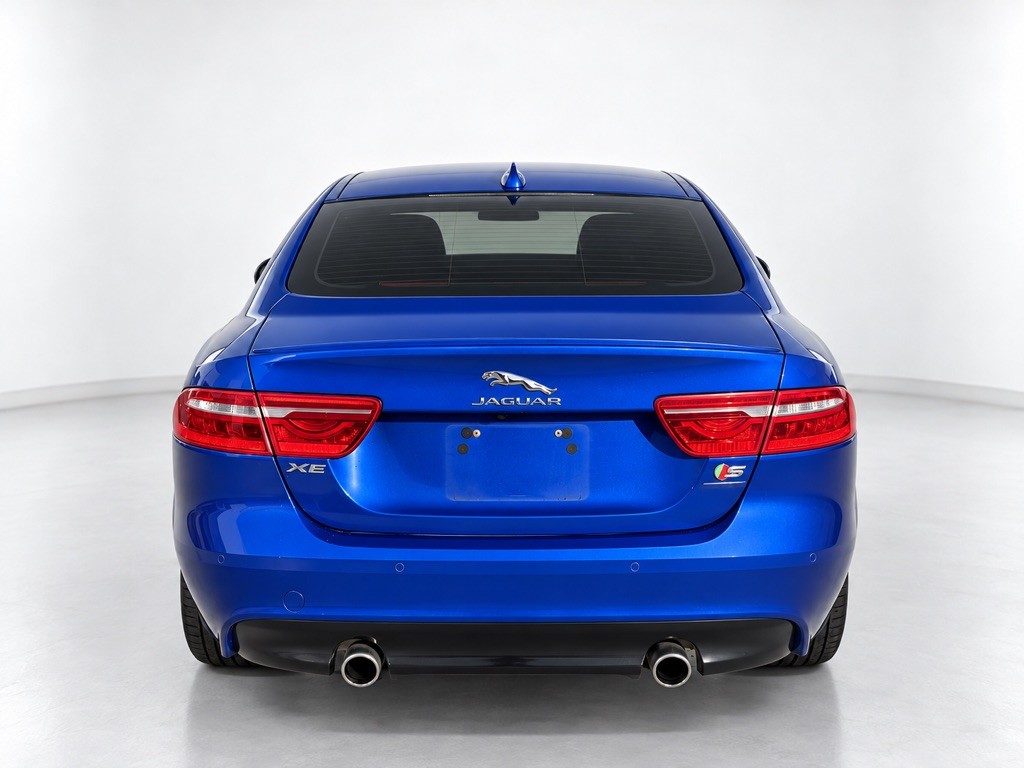 2018 Jaguar XE Image 6