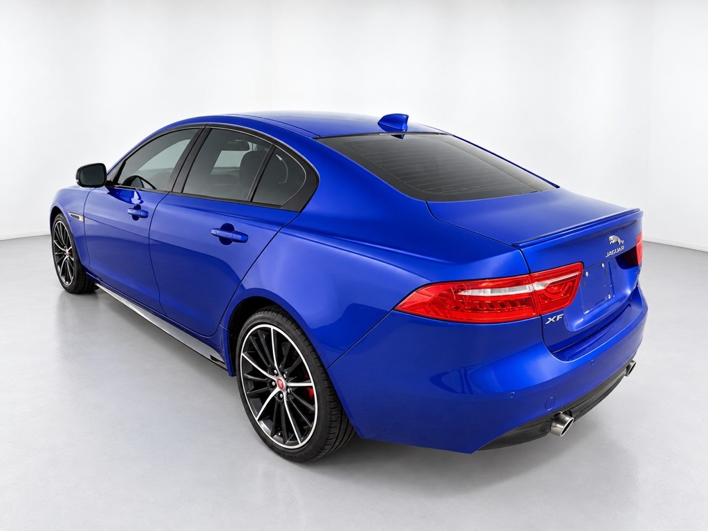 2018 Jaguar XE Image 7