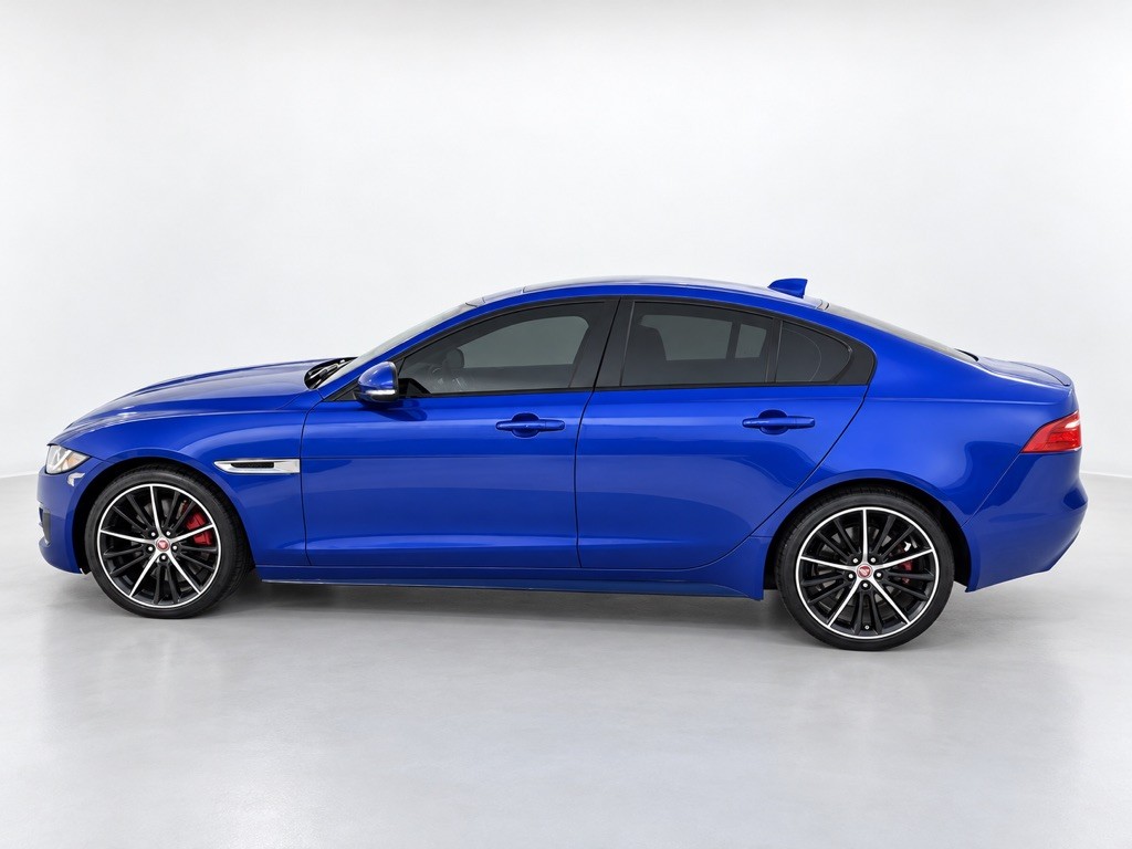 2018 Jaguar XE Image 8