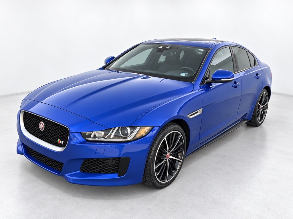 2018 Jaguar XE Image 9
