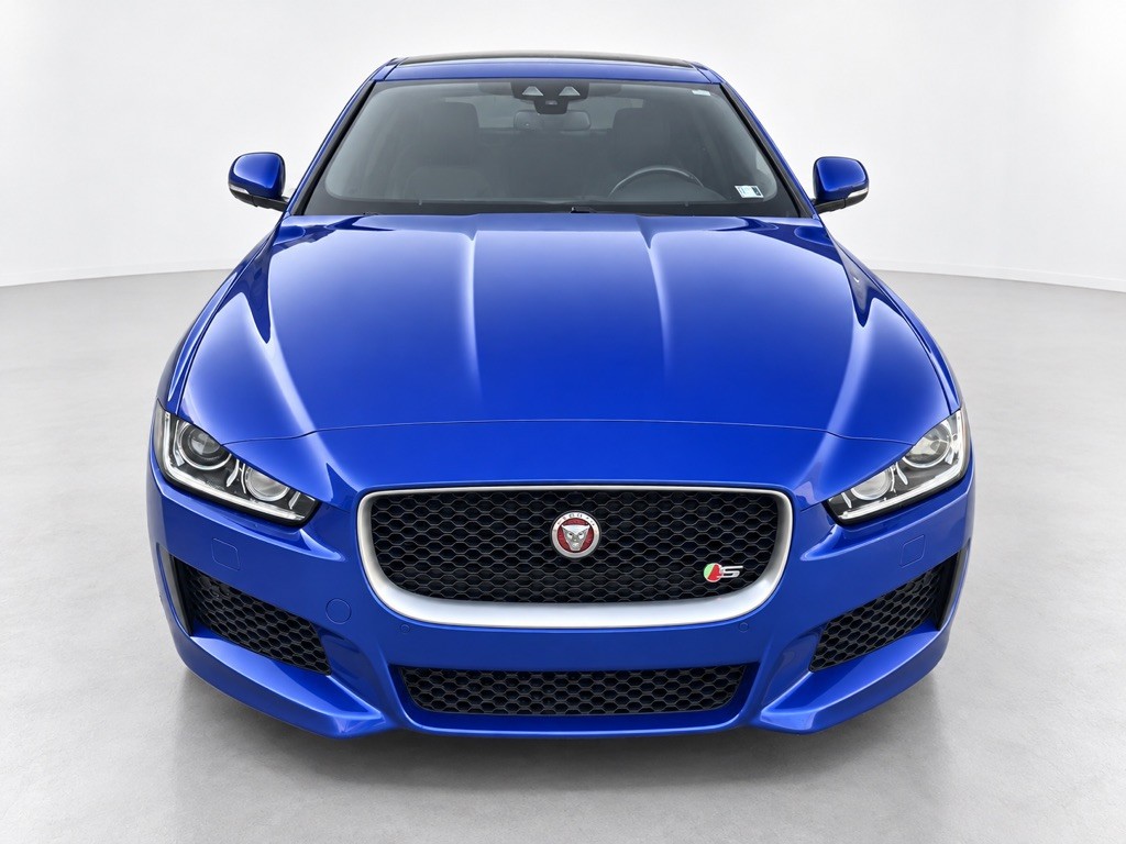 2018 Jaguar XE Image 10