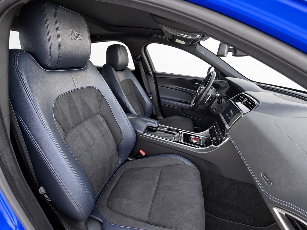 2018 Jaguar XE Image 11
