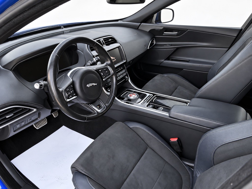 2018 Jaguar XE Image 14