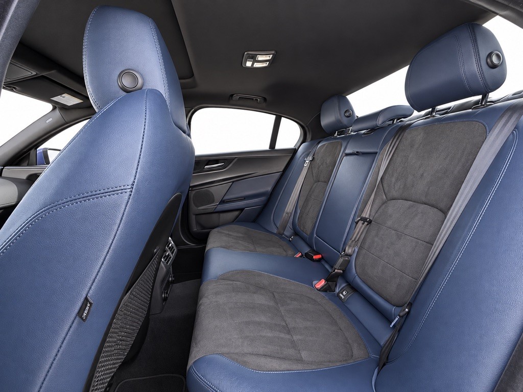 2018 Jaguar XE Image 15