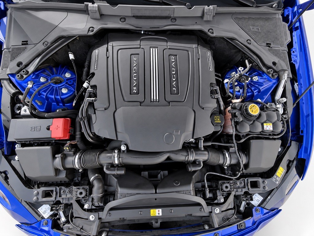 2018 Jaguar XE Image 24