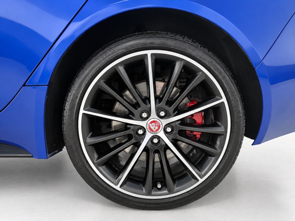 2018 Jaguar XE Image 26
