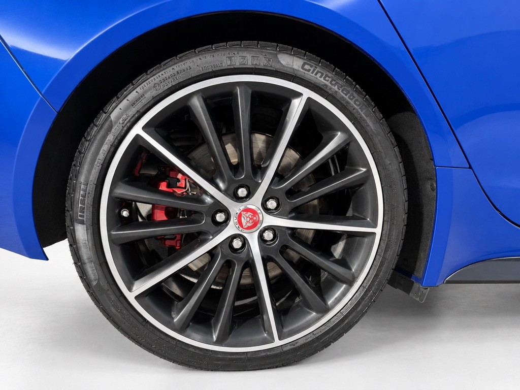 2018 Jaguar XE Image 27