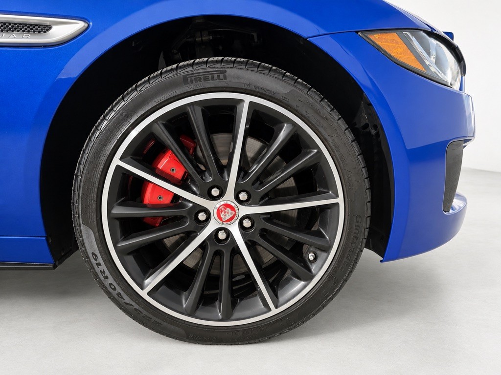 2018 Jaguar XE Image 28
