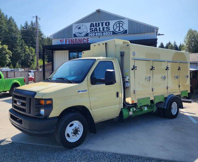 2011 Ford E-450 Image 1