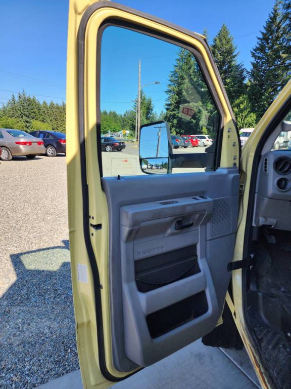 2011 Ford E-450 Image 9