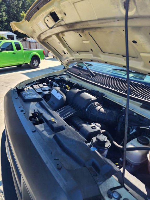 2011 Ford E-450 Image 11