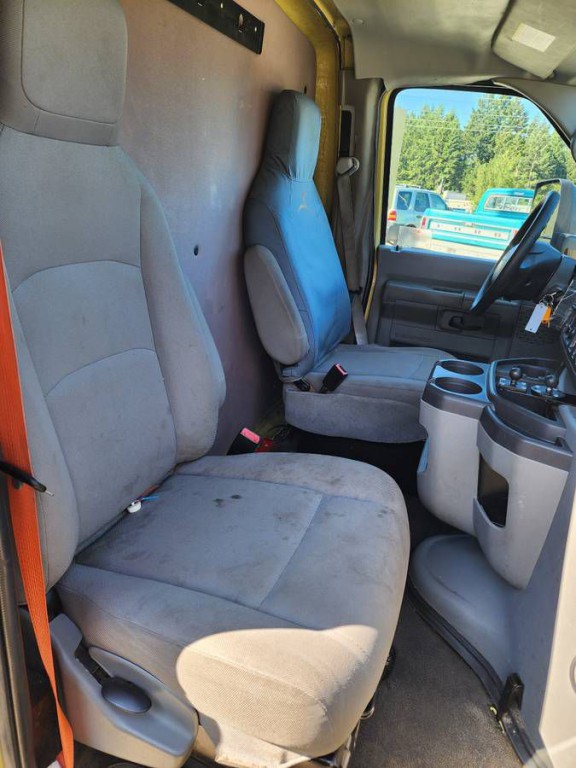 2011 Ford E-450 Image 16