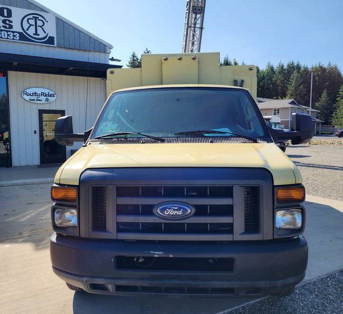 2011 Ford E-450 Image 2