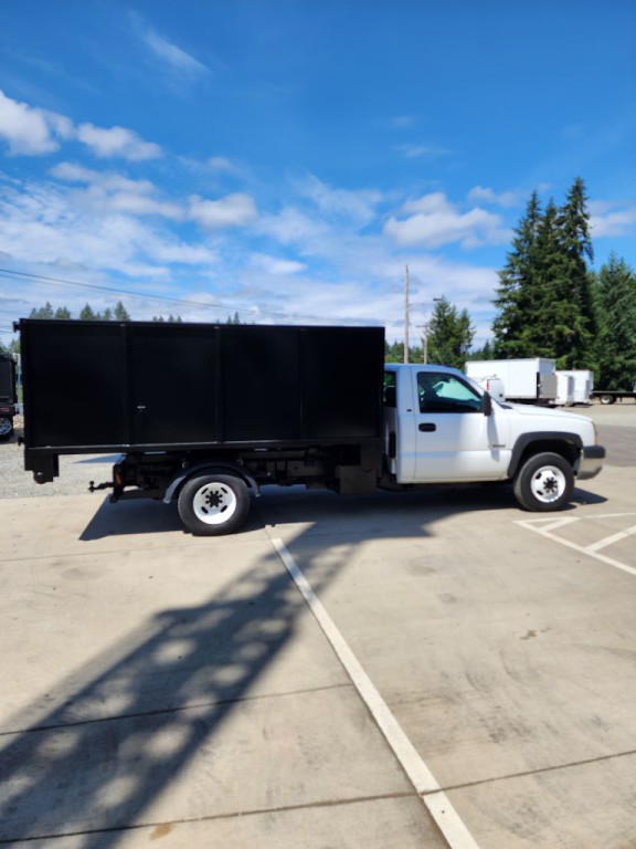 2004 Chevrolet Silverado 1500 Image 2