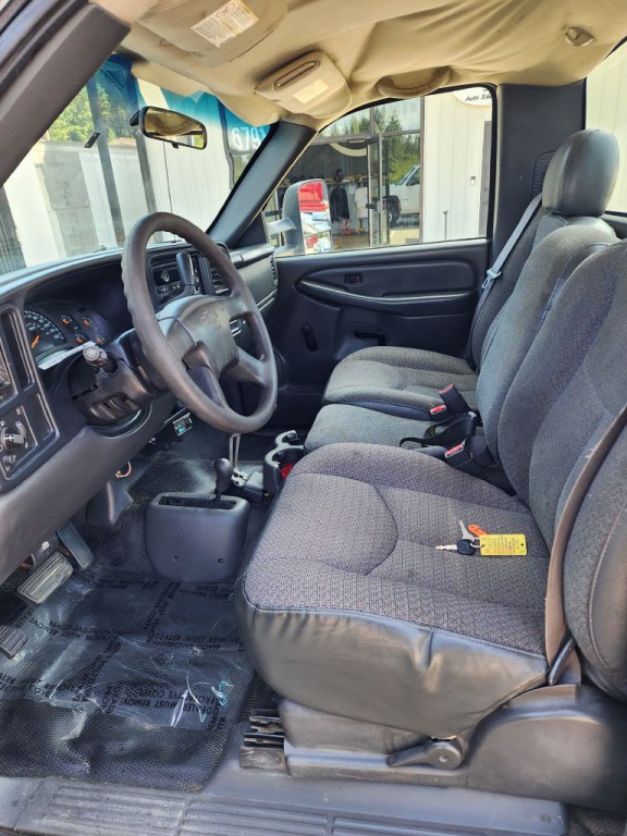 2004 Chevrolet Silverado 1500 Image 18