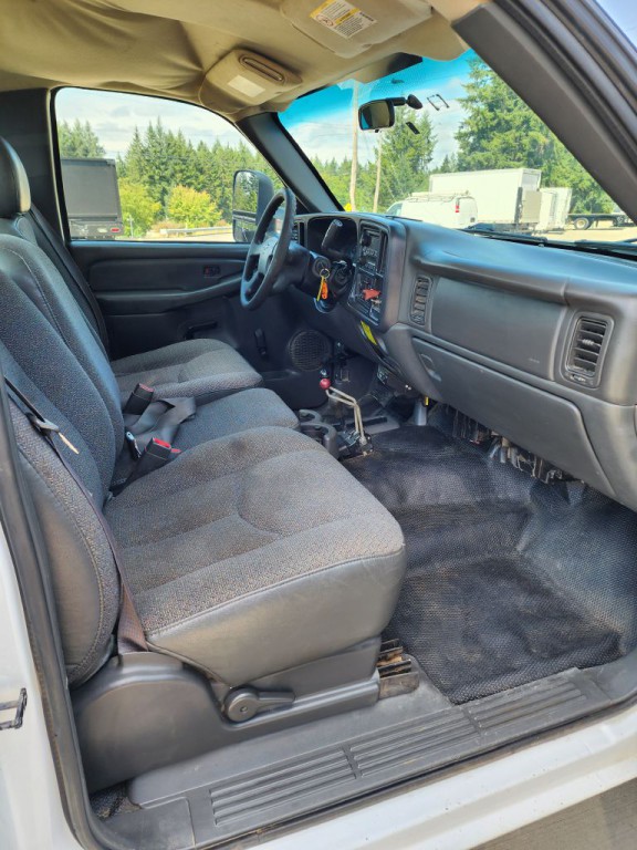 2004 Chevrolet Silverado 1500 Image 21