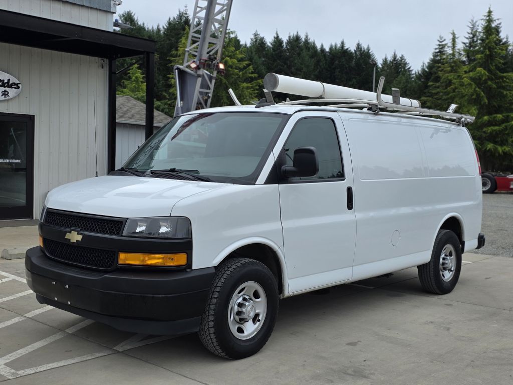2018 Chevrolet Express Image 2