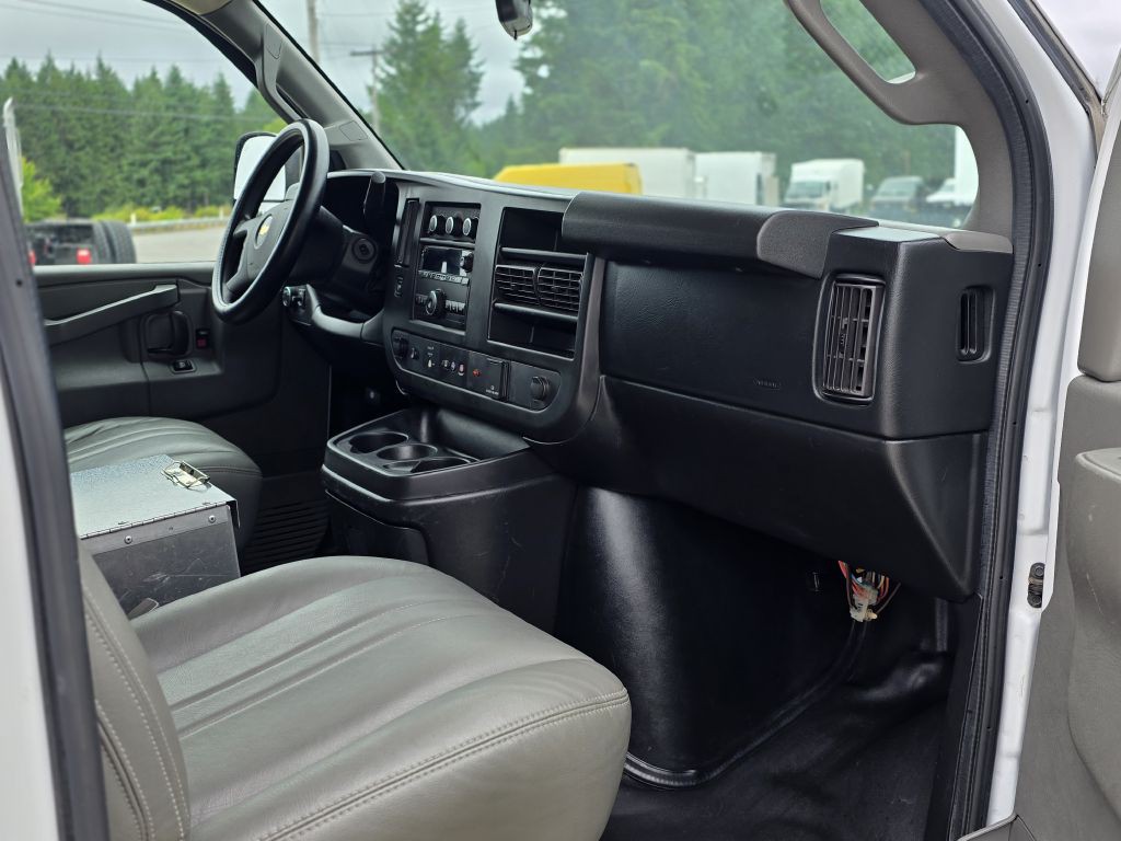 2018 Chevrolet Express Image 11