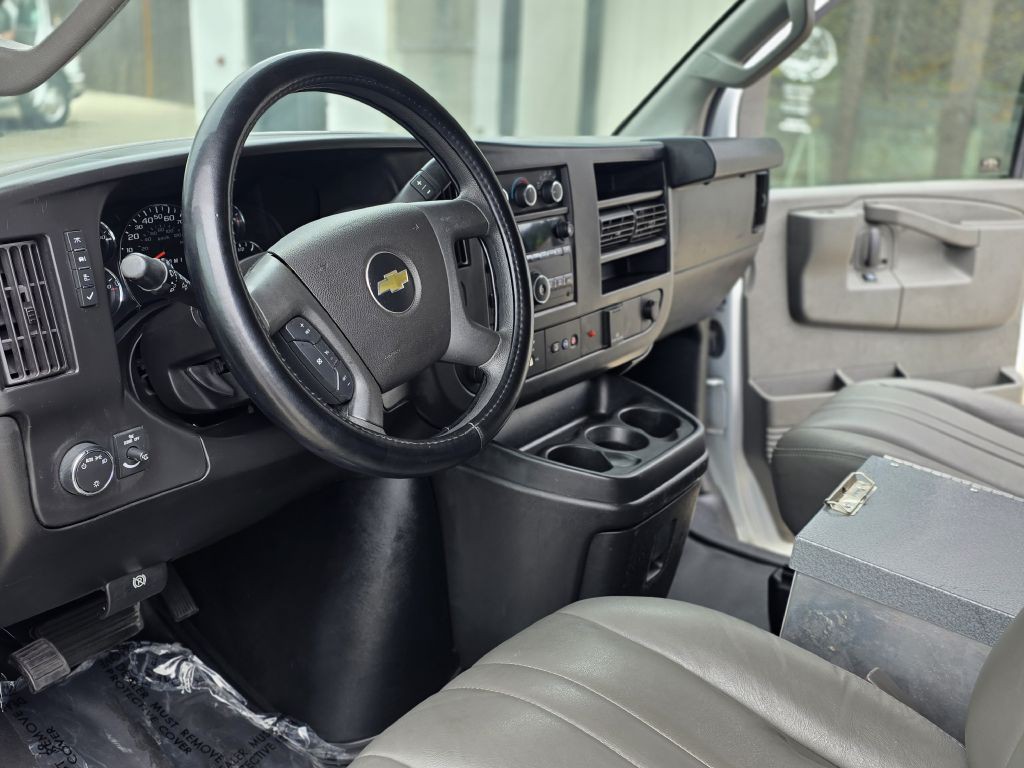 2018 Chevrolet Express Image 12
