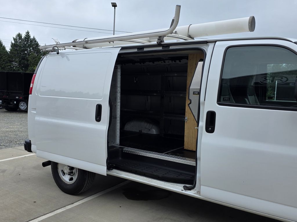 2018 Chevrolet Express Image 15