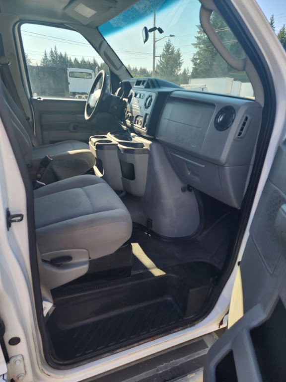 2012 Ford Econoline Image 11