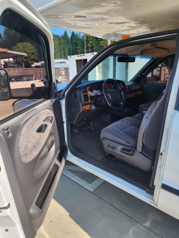 1998 Dodge Ram 3500 Image 9