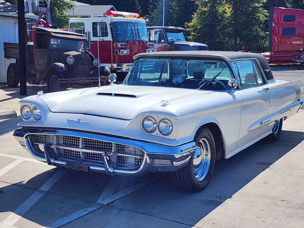 1960 Ford Thunderbird Image 2