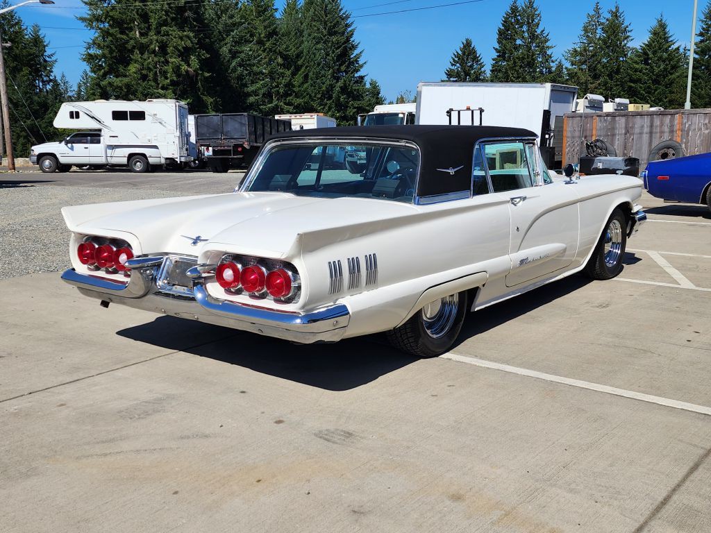 1960 Ford Thunderbird Image 4