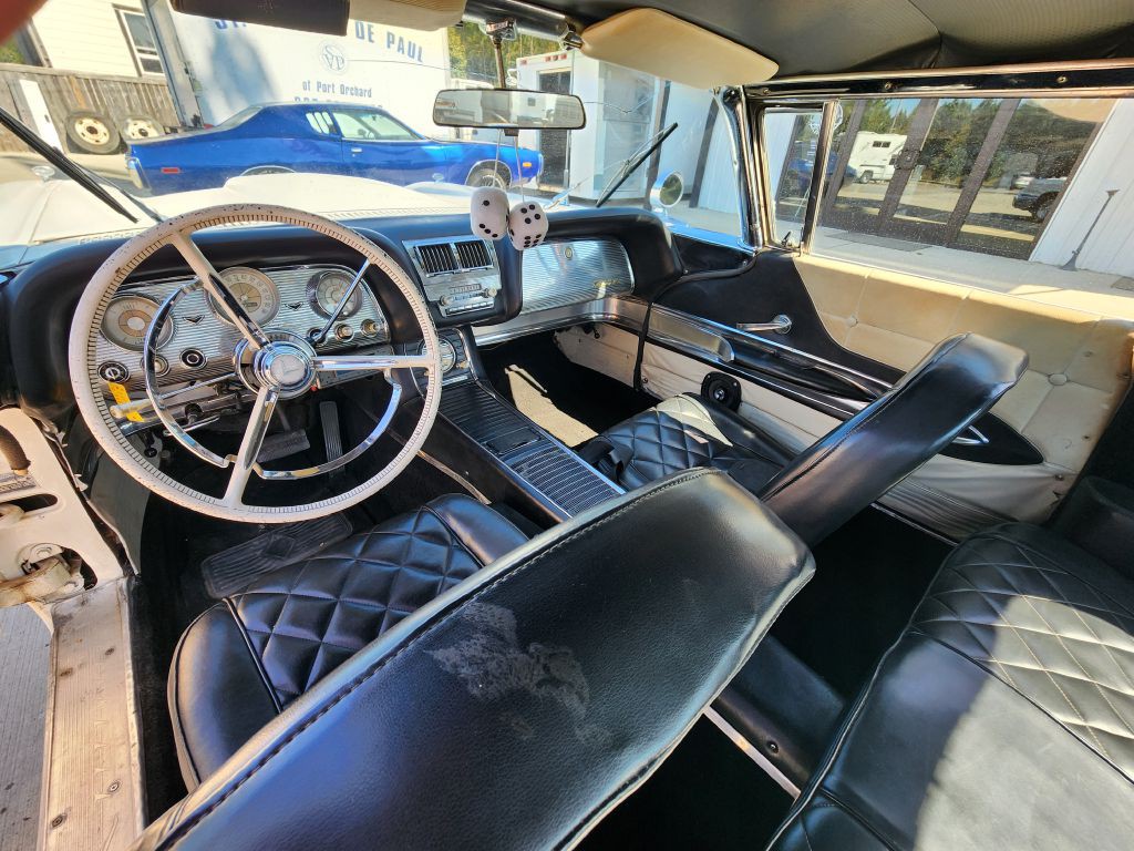 1960 Ford Thunderbird Image 6