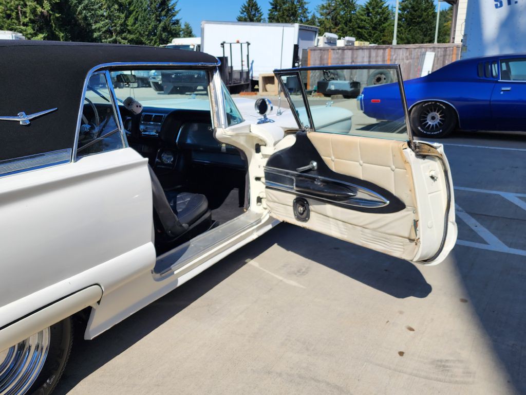 1960 Ford Thunderbird Image 13