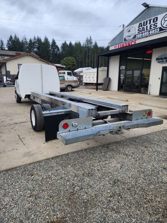 2011 Ford Econoline Image 3