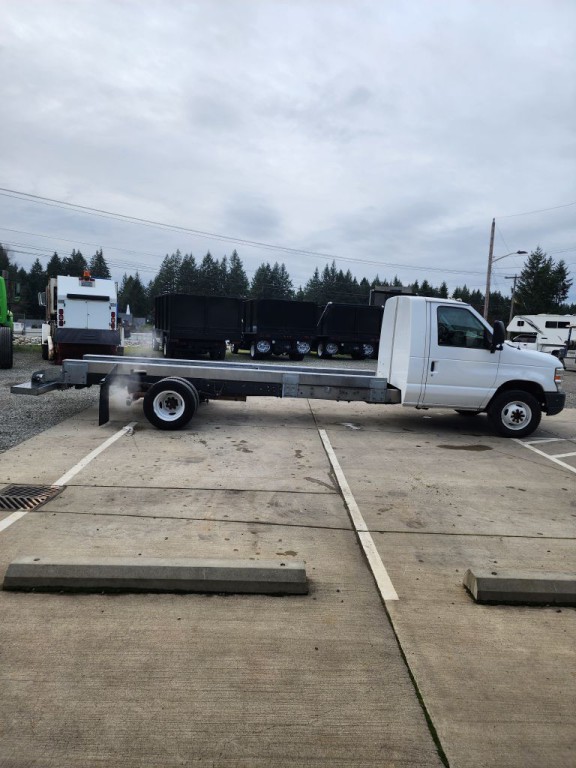 2011 Ford Econoline Image 6