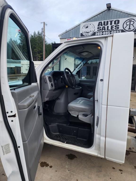 2011 Ford Econoline Image 9
