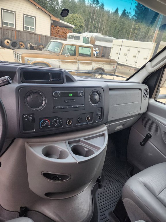 2011 Ford Econoline Image 11