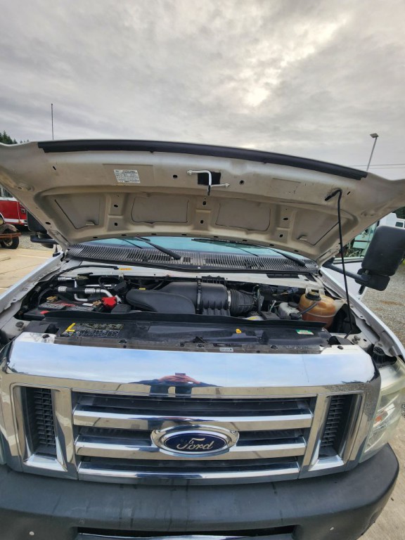 2011 Ford Econoline Image 12